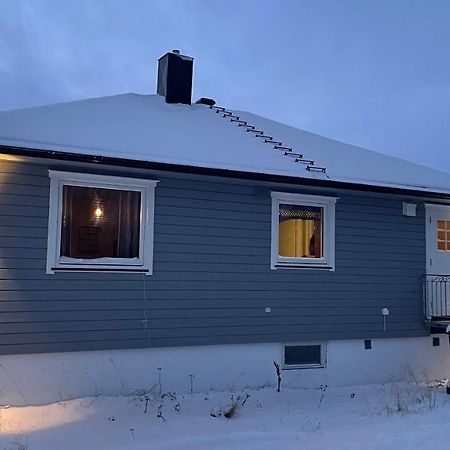 Koselig Hus I Sentrum Av Olderfjord Russenes Exterior foto